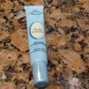 Too faced shadow insurance anti crease